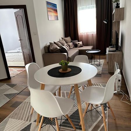 Sky Lux Apartmani Surcin Екстер'єр фото