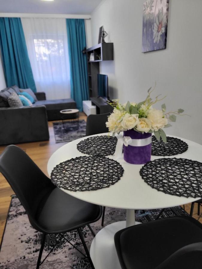 Sky Lux Apartmani Surcin Екстер'єр фото