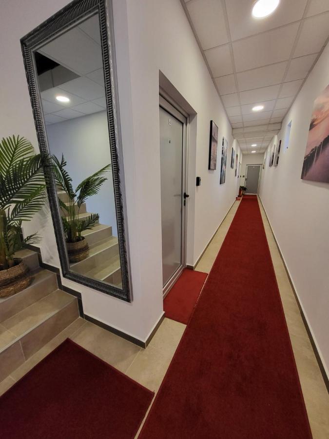 Sky Lux Apartmani Surcin Екстер'єр фото