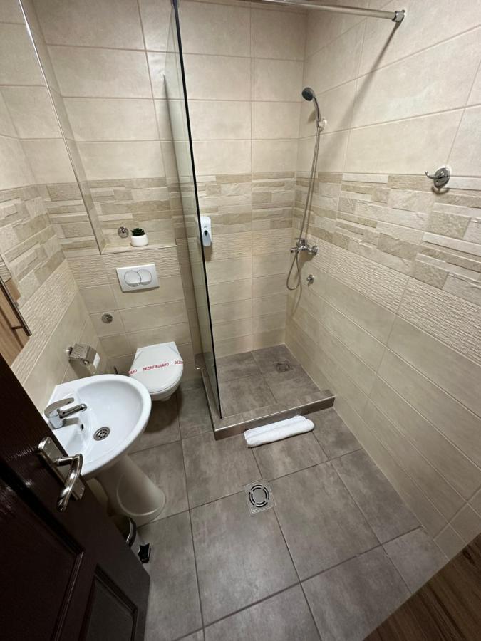 Sky Lux Apartmani Surcin Екстер'єр фото