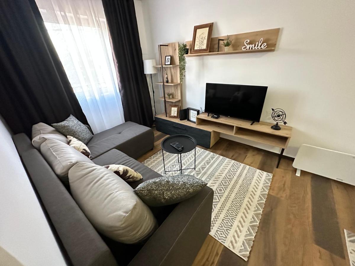 Sky Lux Apartmani Surcin Екстер'єр фото