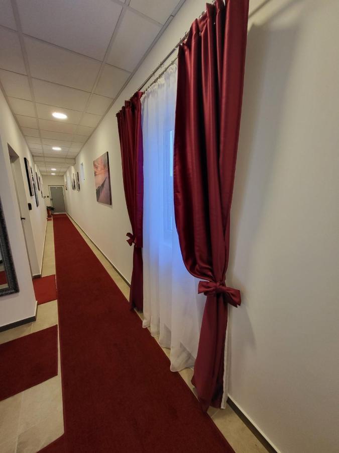 Sky Lux Apartmani Surcin Екстер'єр фото