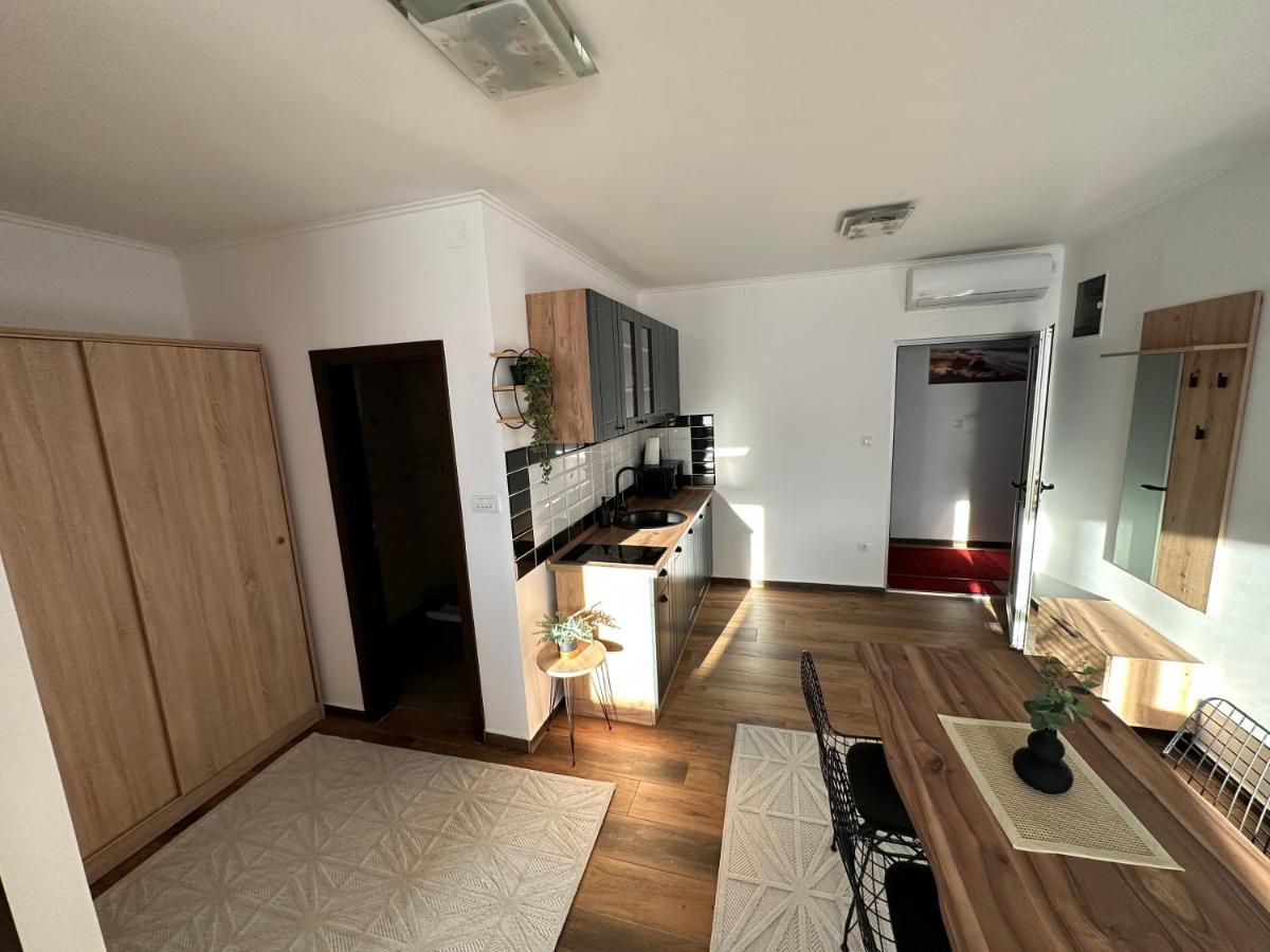 Sky Lux Apartmani Surcin Екстер'єр фото
