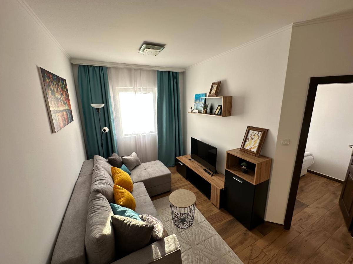 Sky Lux Apartmani Surcin Екстер'єр фото