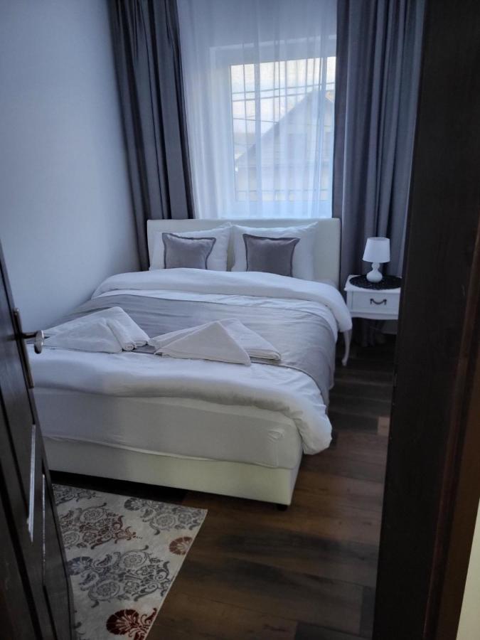 Sky Lux Apartmani Surcin Екстер'єр фото