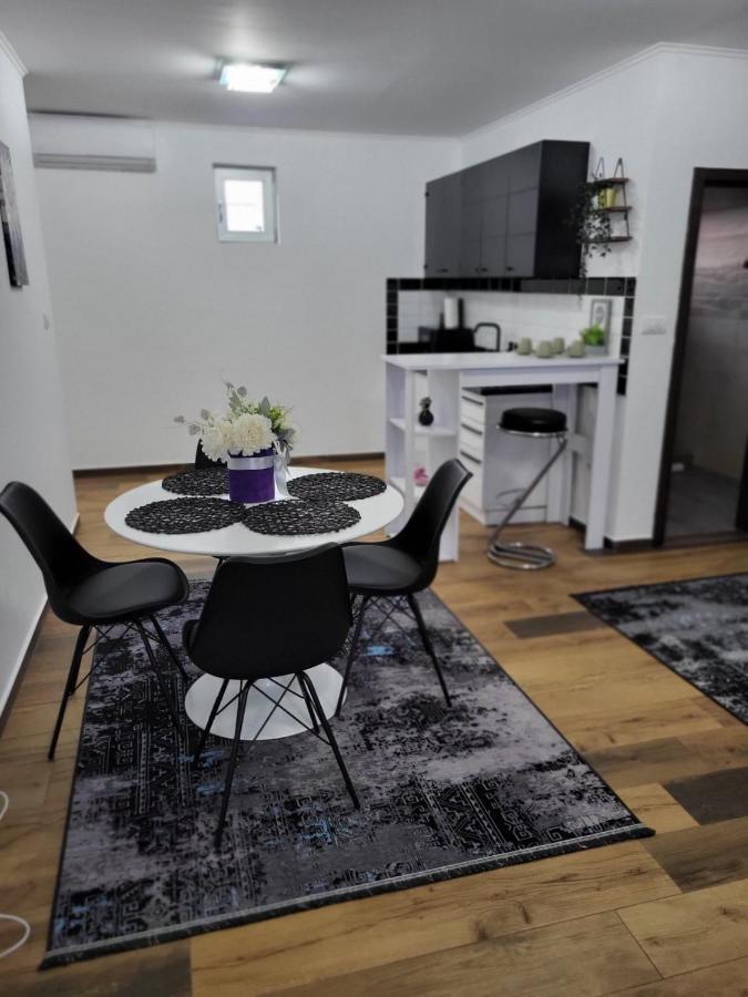 Sky Lux Apartmani Surcin Екстер'єр фото